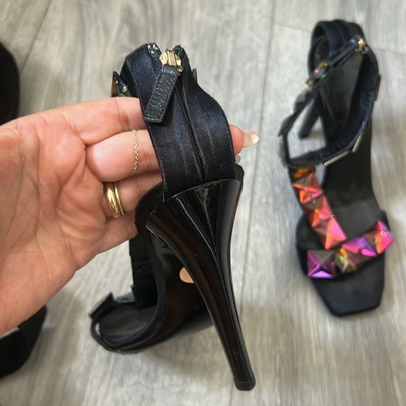 Gucci Black Heels with Crystal Embellishments - Picture 4 of 13